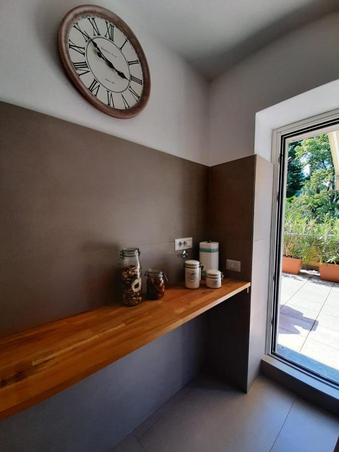 Bmp Apartment Gioiosa 1 Terrazza Vista Lago 벨지라테 외부 사진