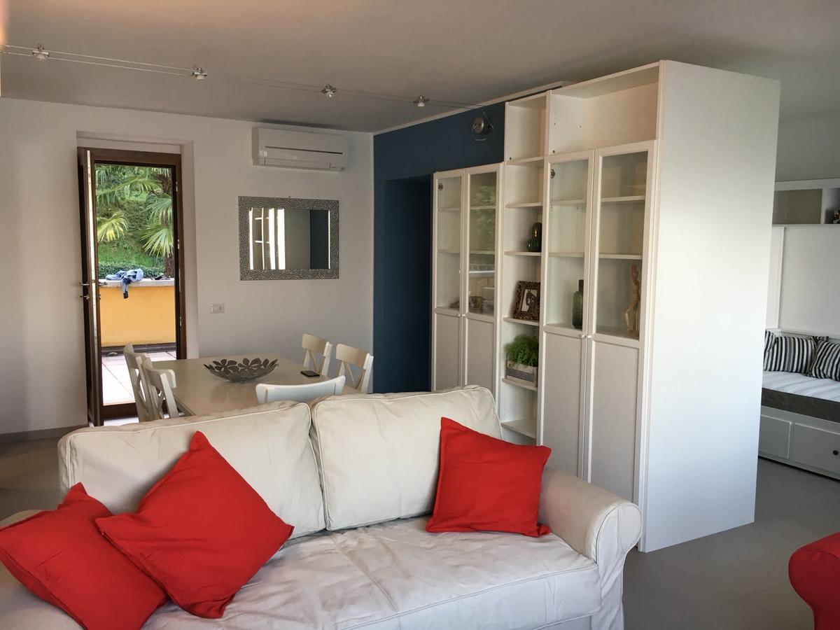 Bmp Apartment Gioiosa 1 Terrazza Vista Lago 벨지라테 외부 사진