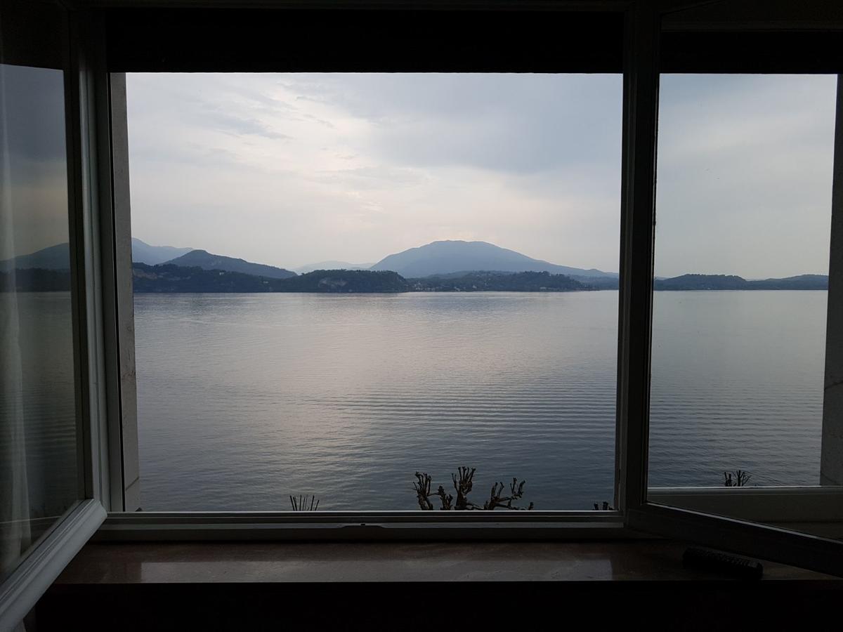 Bmp Apartment Gioiosa 1 Terrazza Vista Lago 벨지라테 외부 사진